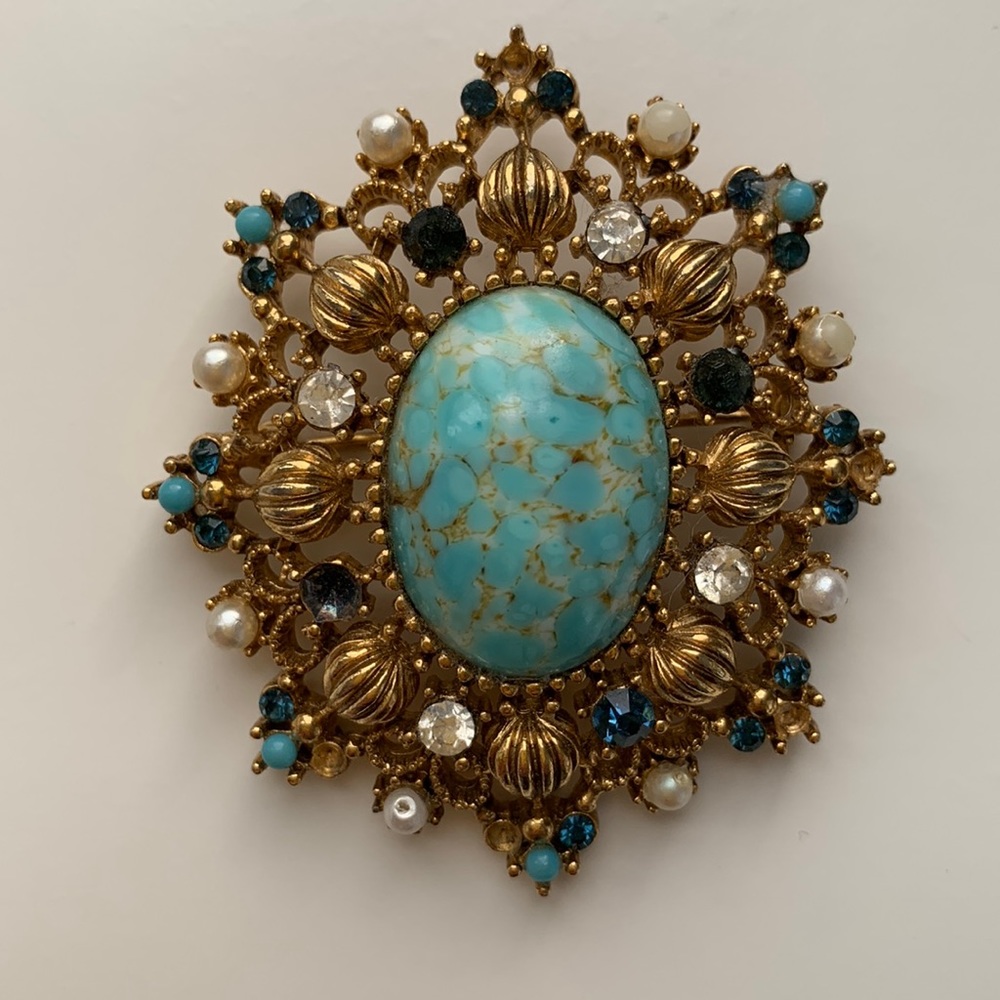 Retro Brooch in blues and gold. Very good condition!